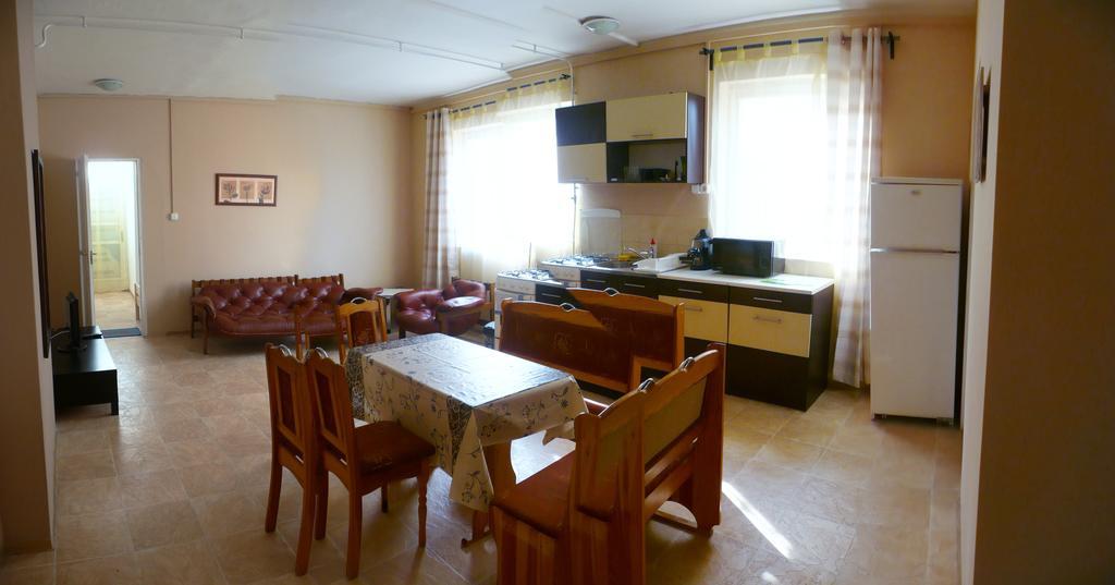 Orchidea Apartman Tata Room photo
