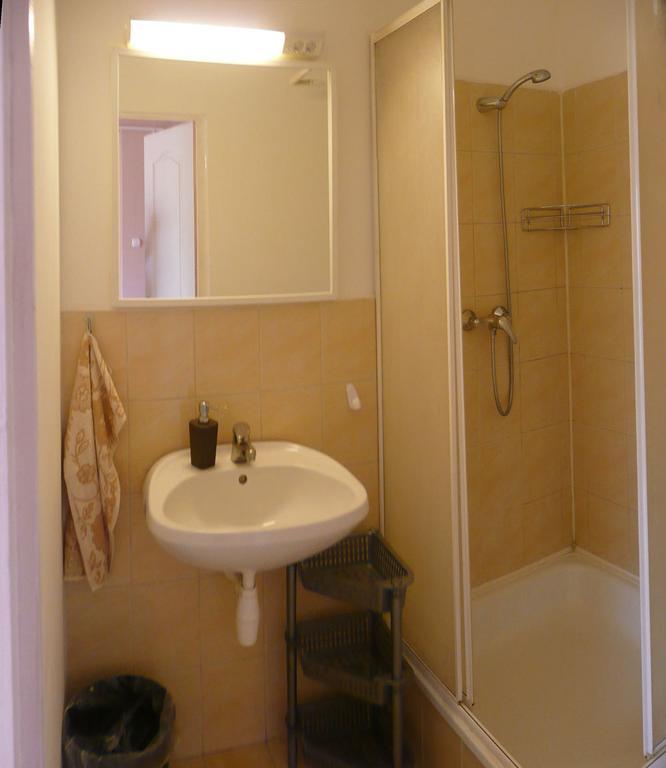 Orchidea Apartman Tata Room photo
