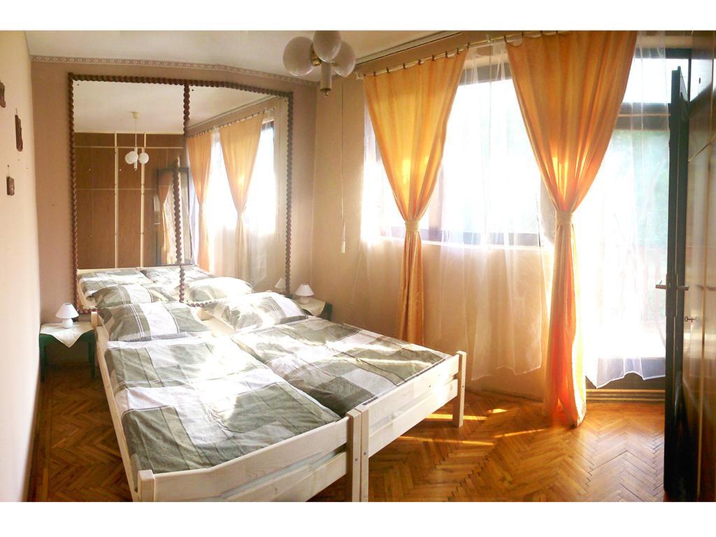 Orchidea Apartman Tata Room photo