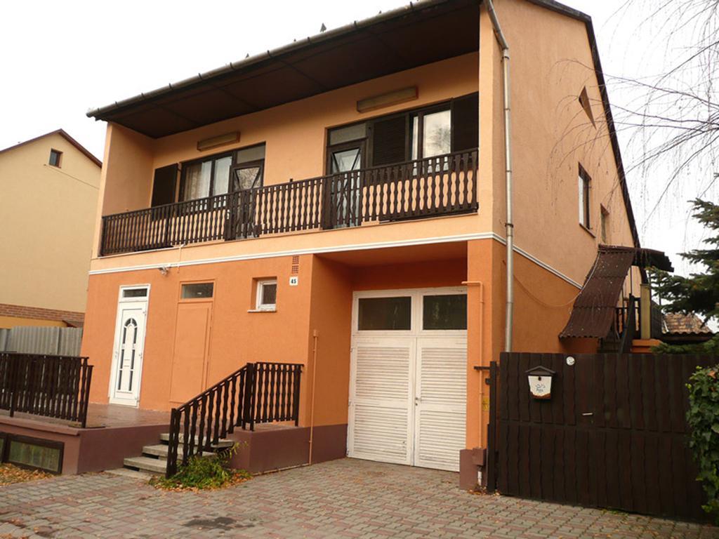 Orchidea Apartman Tata Exterior photo